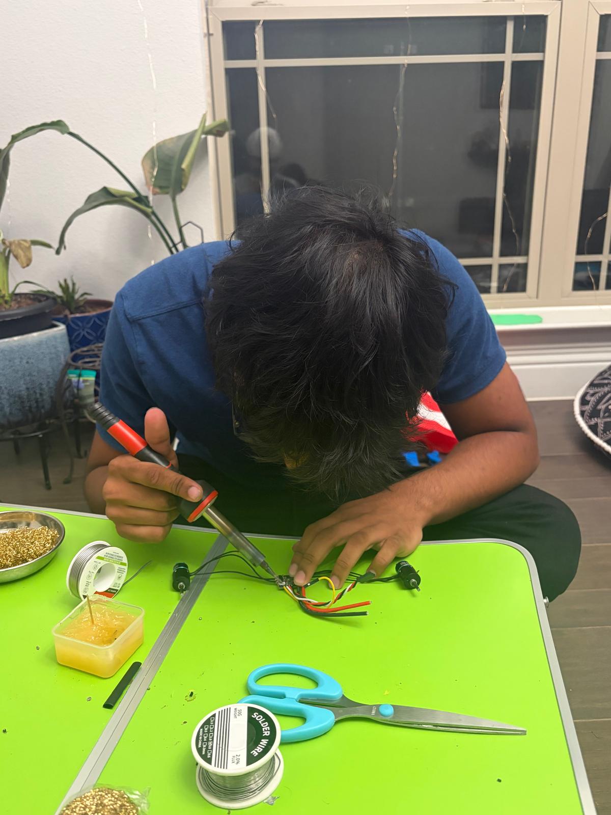 soldering the drive esc motor leads, close up